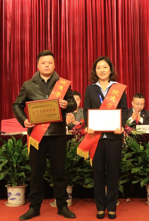 舞台与荣光 一次表彰大会背后的建设者群像